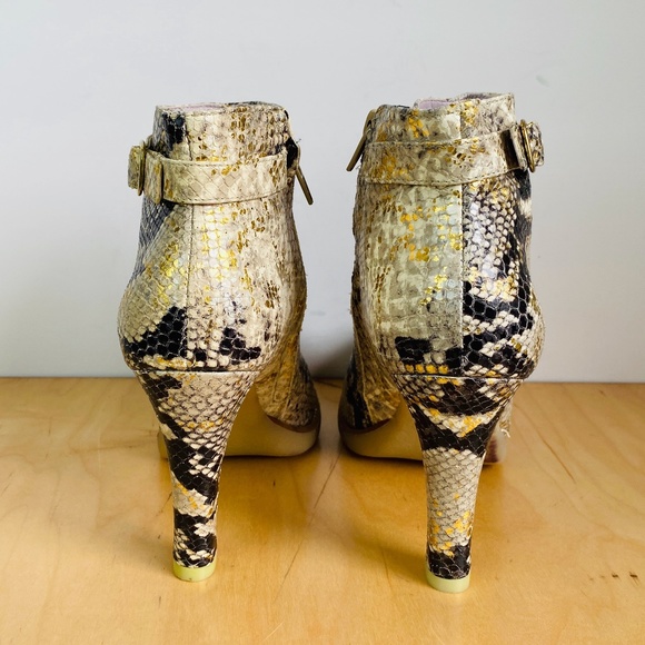 Paolo Corelli Womens Embossed Leather Ankle Boots, 8. - Picture 2 of 7